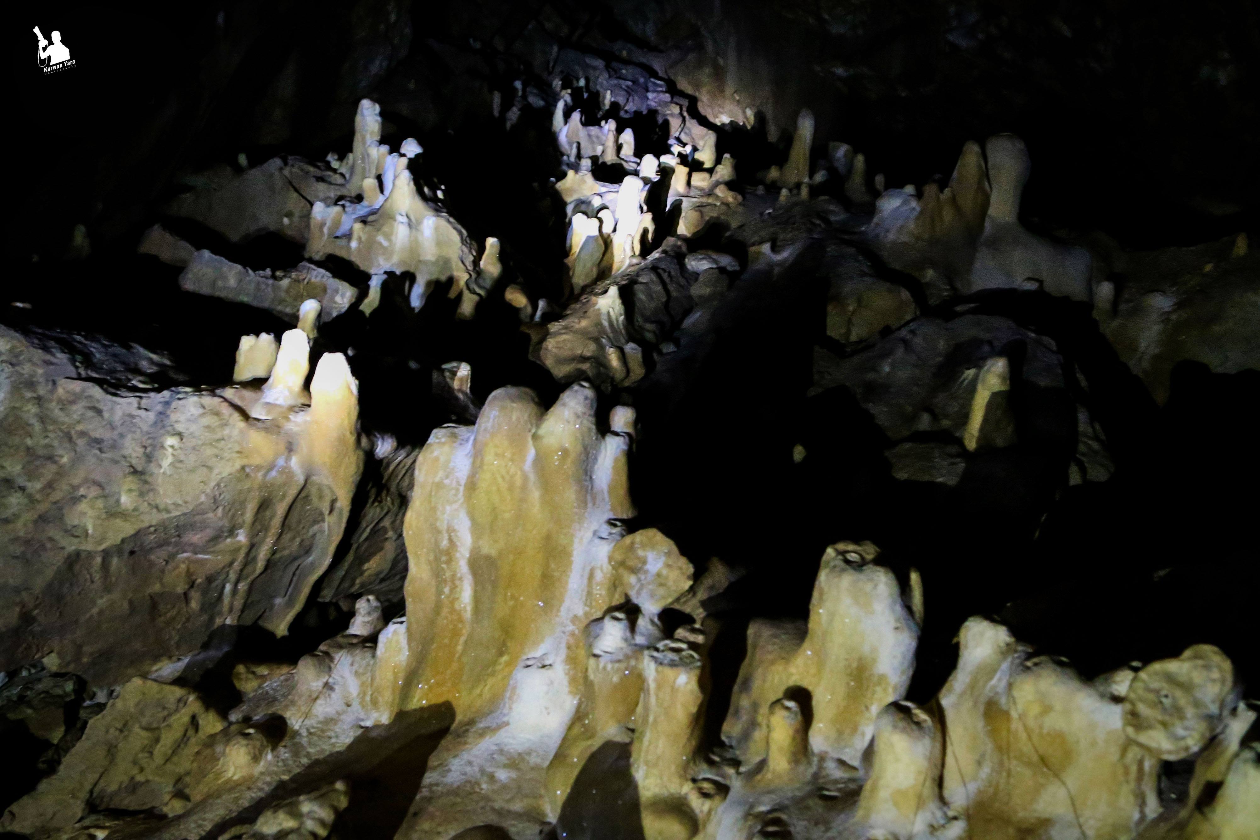 يقع كهف كونبا في جبل كولان على مقربة من بلدة دربنديخان ضمن محافظة السليمانية بإقليم كوردستان